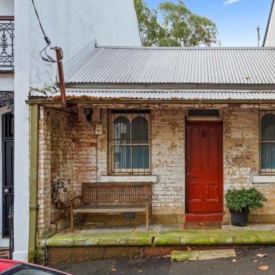 Surry Hills cottage in need of a reno snapped up for $1.35 million at hot auction