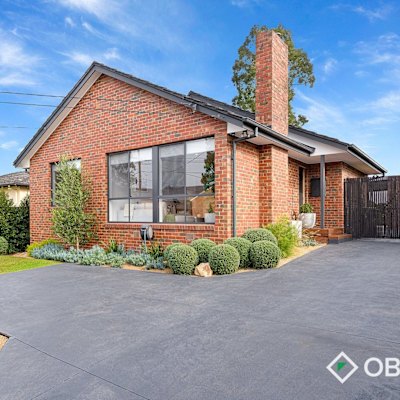 ‘Loved the atmosphere’: Newly engaged couple wins fight for renovated and landscaped home