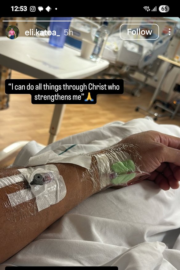 Eli Katoa posted a photo of himself from his hospital bed to inform his fans he was recovering.