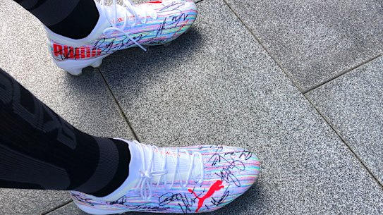 Penrith winger Brian To’o will wear boots signed by his teammates in the preliminary final against South Sydney.