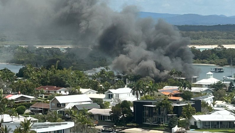 Noosa Parade Fire: Home of Ex-rich Lister and Mining Magnate Engulf...