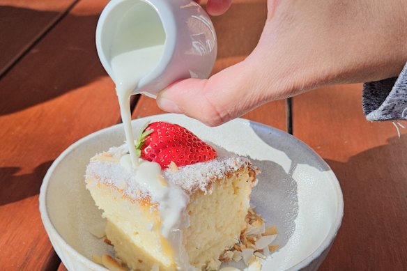 Pico in Curly’s coconut cake.