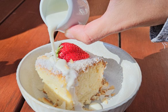 Coconut cake at Pico in Curly.
