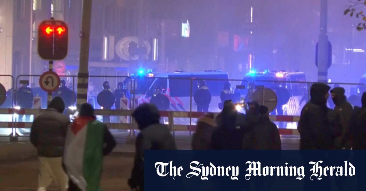 Israelis and Muslims clash on streets