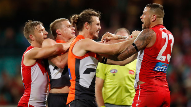Lance Franklin and Phil Davis go toe-to-toe in the 2018 elimination final.