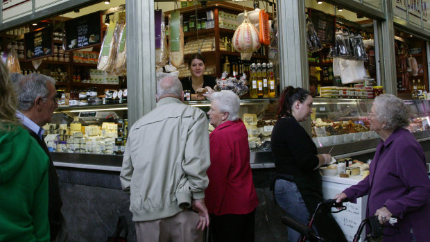 Lord mayor Sally Capp says more shoppers at the market are coming by car.