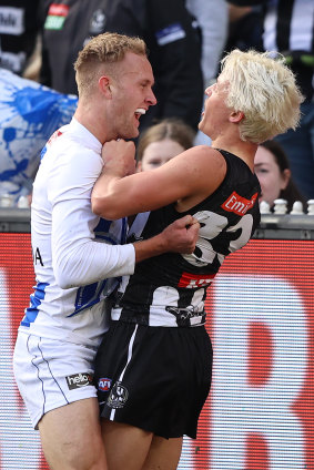 Stephenson goes toe-to-toe with Collingwood’s Jack Ginnivan in 2022.