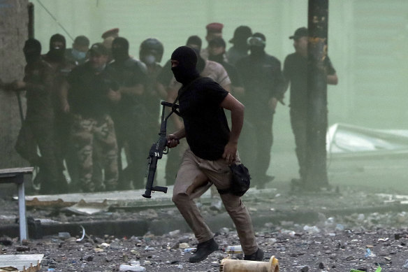 Iraq security forces use their weapons to disperse protesters.