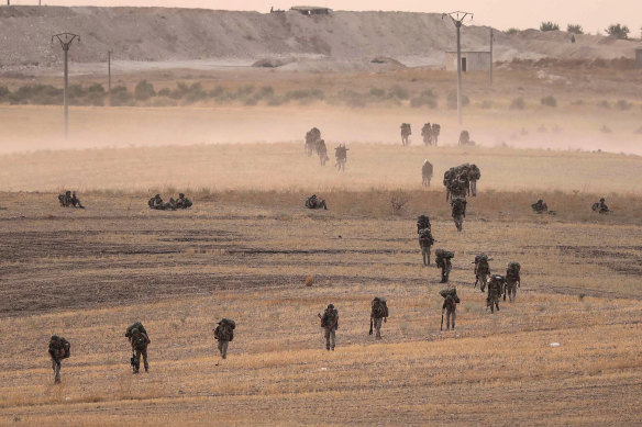 Turkey's forces advance towards Manbij in Syria. 