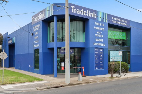 A Thornbury property tenanted by plumbing merchant Tradelink changed hands for $3.35 million.