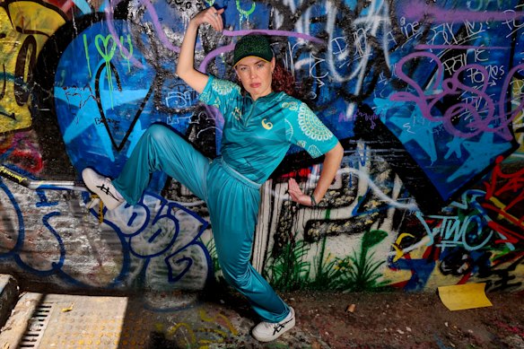 Roo do you think you are? Comedian Steph Broadbridge strikes a pose.