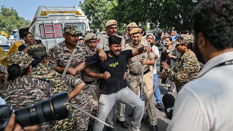 India detains thousands, locks down Delhi to foil election chief protest