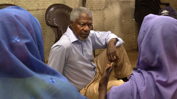 Kofi Annan visiting a refugee camp in south Darfur in 2005.