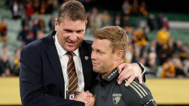 Hawthorn chief executive Justin Reeves congratulates club coach Sam Mitchell.