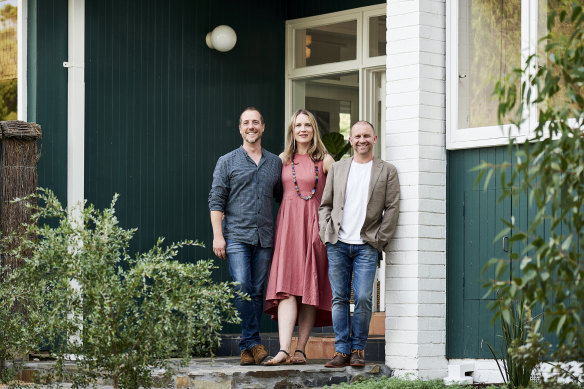 Anthony Burke (right) with a couple transforming their 1950s house on Restoration Australia.