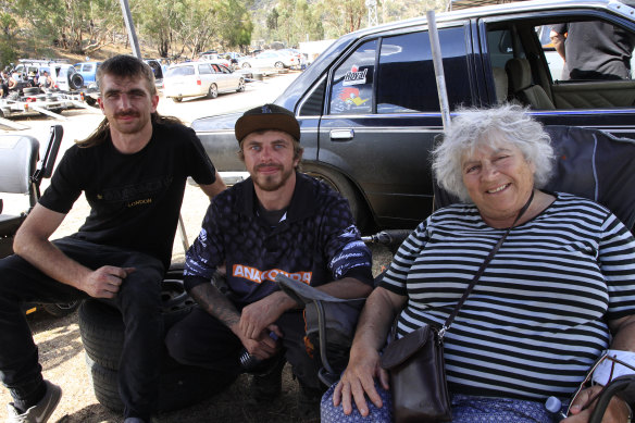 Miriam Margolyes meets some local “bogans” in Bendigo.