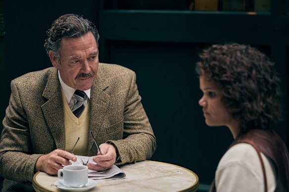 Marton Csokas como treinador Vic Edwards e Lila McGuire como Evonne Goolagong. 