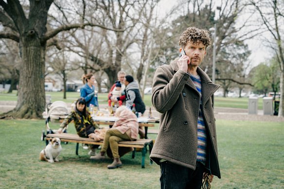 착한 소년은 누구인가: 롤랜드(레온 포드)는 결국 ABC의 새 코미디에 나오는 개 공원 무리에서 자신의 사람들을 찾습니다. 