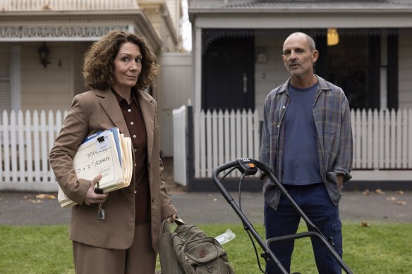 Helen Tudor-Fisk (Kitty Flanagan) and her annoying neighbour Murray (Carl Barron) in Fisk. 