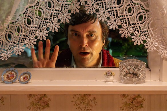 New Zealand comedian Tom Sainsbury is the creator and star of true-crime parody series Small Town Scandal.