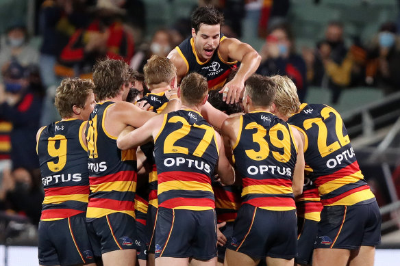 Retiring Crow David Mackay is mobbed by teammates after kicking a late goal.