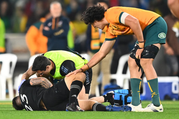 What is store rucking in rugby