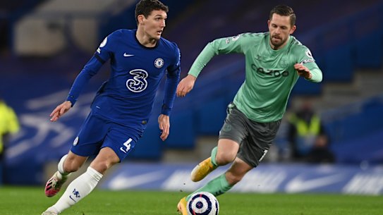 Andreas Chistensen is challenged by Gylfi Sigurdsson.