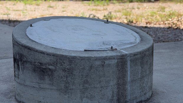 A brass plaque commemorating the Duke of Edinburgh, Prince Philip’s opening of Brisbane first Gateway Bridge has been stolen from Queensport Rocks Park, Murarrie.