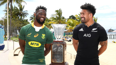 Siya Kolisi of the Springboks and Ardie Savea of the All Blacks pose with the Freedom Cup trophy on Friday. 