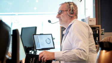 Longtime ABC Radio Melbourne broadcaster Jon Faine is hanging up his headphones on Friday.