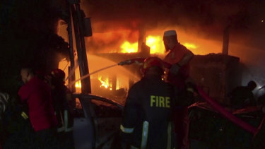 A devastating fire has raced through buildings in an old part of Bangladesh's capital, causing casualties. 