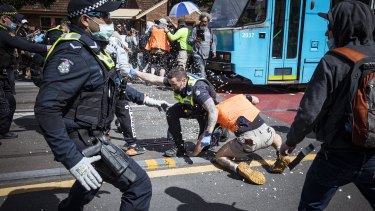 Protesters clashed with police during a violent anti-lockdown rally in Melbourneâs inner east on Saturday.