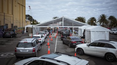 People queue for testing next to the Palais Theatre in St Kilda, in Melbourneâs inner south. 
