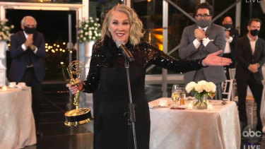 O'Hara wins outstanding lead actress in a comedy series at the 72nd Emmy Awards.