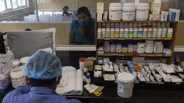 Sri Lanka hastanelerinin, kritik durumdaki hastalar için gerekli ilaçları satın alacak fonları yok.
