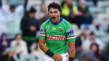 Xavier Savage scored as Canberra snuck away with a win over the Roosters.