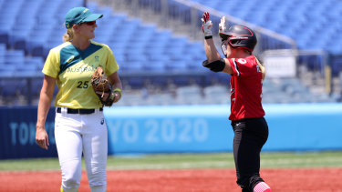 Itâs been a long morning for the Australian softball team.