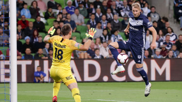 Toivonen finds space in front of City keeper Eugene Galekovic.