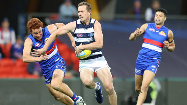 Afl 2020 Geelong Cats Mitch Duncan Kicks To The Front After Flying Under The Radar