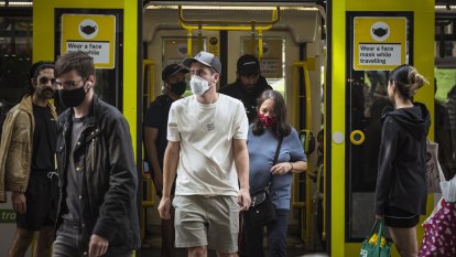 Experts ease infection fear as commuters drive up public transport usage