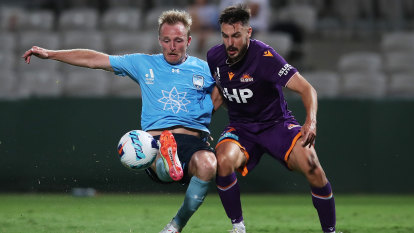 O’Neill returns to haunt struggling Sydney in Glory victory