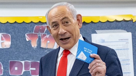 Il primo ministro israeliano Benjamin Netanyahu ha votato a Gerusalemme.