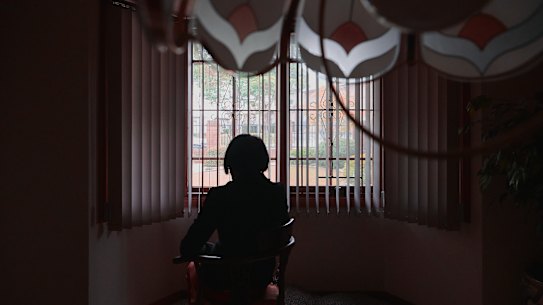 Mei Lin (nome fictício) não gosta de falar sobre sua experiência, mas concordou em ser fotografada na esperança de encorajar outras pessoas a denunciar o crime à polícia.