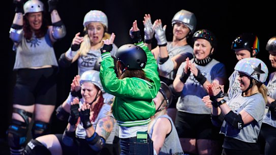 The real skaters deserved to be extras in a better show.