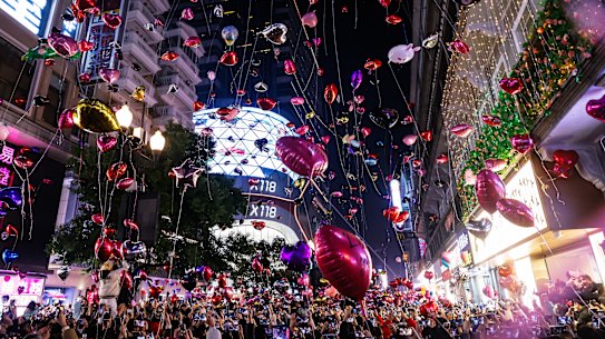People release balloons into the air to celebrate the new year in Wuhan.