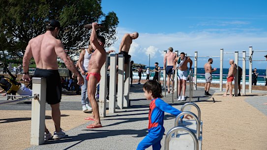Warm weather at Bondi Beach in the final week of winter. The sunny days are likely to continue for at least the first week of spring.