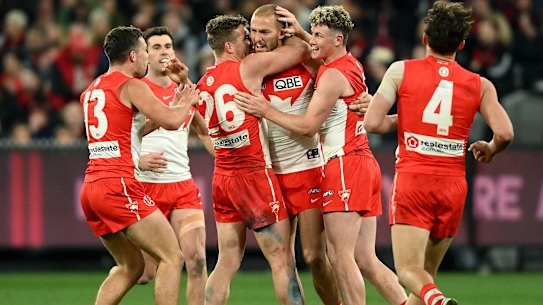 MELBOURNE, AUSTRALIA - SEPTEMBER 02: Sam Reid of the Swans is congratulated by team mates after kicking a goal during the AFL Second Qualifying Final match between the Melbourne Demons and the Sydney Swans at Melbourne Cricket Ground on September 02, 2022 in Melbourne, Australia. (Photo by Quinn Rooney/Getty Images)