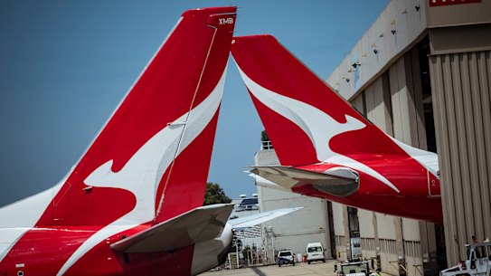 Qantas planes