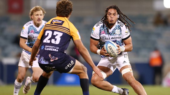 The Chiefs’ Naitoa Ah Kuoi takes a run against the Brumbies on Saturday.
