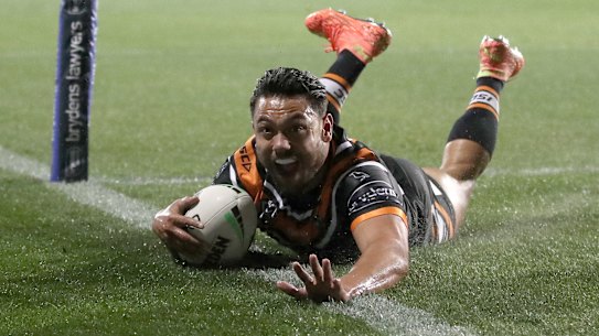 David Nofoaluma will now stay put at the Wests Tigers until 2025.